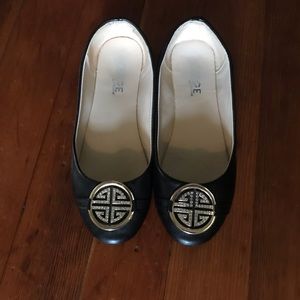 Women’s size 8.5 flats